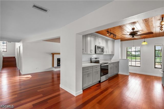 3209 W Riverside DR, Fort Myers, FL 33901