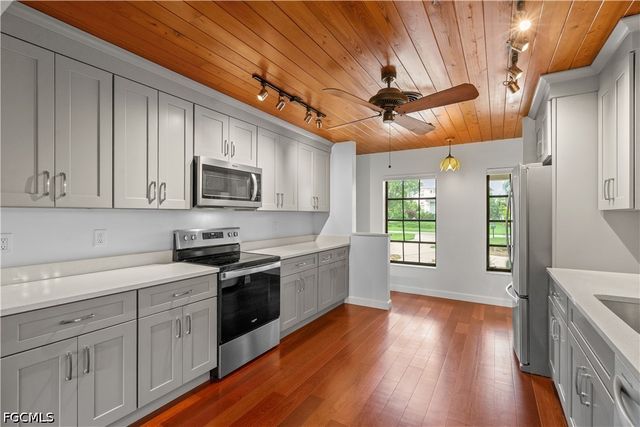 3209 W Riverside DR, Fort Myers, FL 33901
