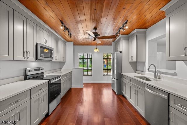3209 W Riverside DR, Fort Myers, FL 33901