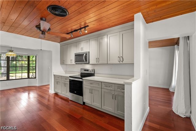 3209 W Riverside DR, Fort Myers, FL 33901