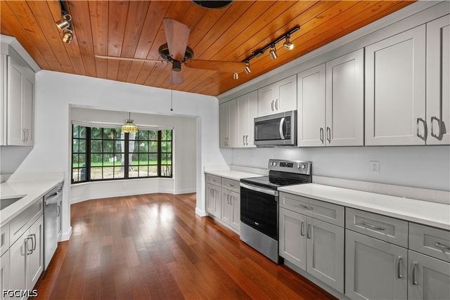 3209 W Riverside DR, Fort Myers, FL 33901
