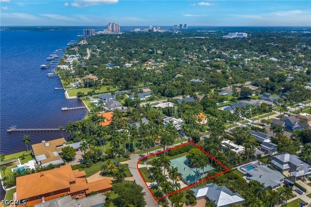 3209 W Riverside DR, Fort Myers, FL 33901