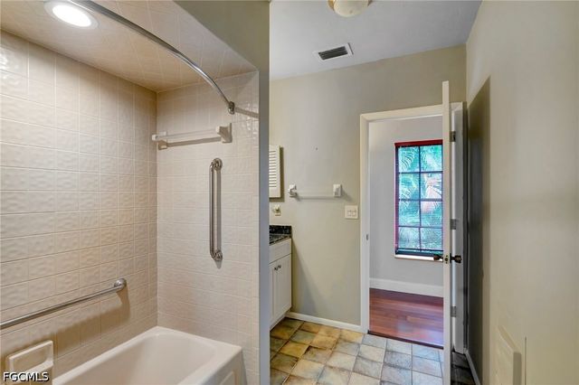 3209 W Riverside DR, Fort Myers, FL 33901