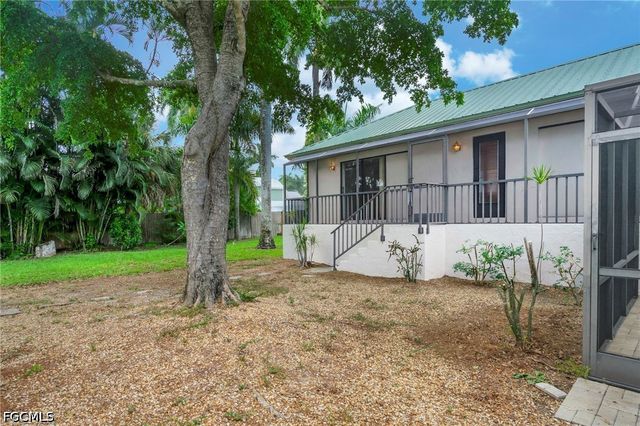 3209 W Riverside DR, Fort Myers, FL 33901