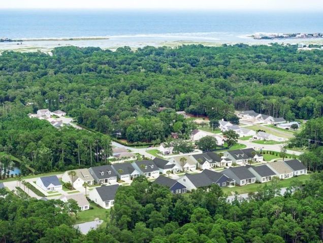 33 Condor Ct, Pawleys Island, SC 29585