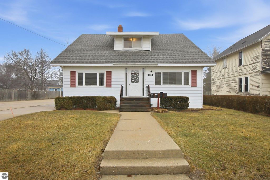 Image 1 of property listing at 430 Bridge Avenue, Alma, MI 48801