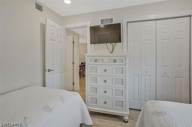4298 27th CT SW 101, Naples, FL 34116
