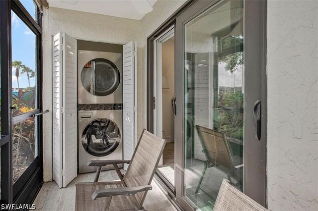 4298 27th CT SW 101, Naples, FL 34116
