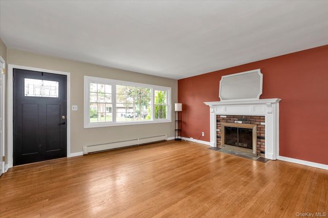 16 Verleye Avenue, East Northport, NY 11731