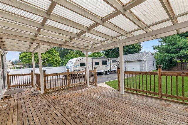 16 Verleye Avenue, East Northport, NY 11731