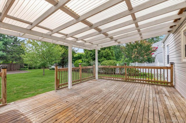 16 Verleye Avenue, East Northport, NY 11731