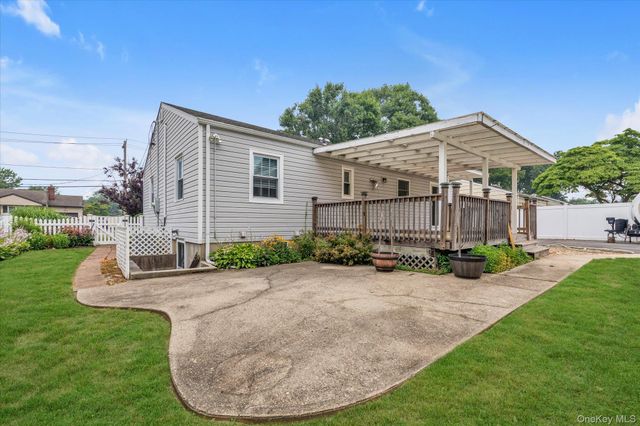 16 Verleye Avenue, East Northport, NY 11731