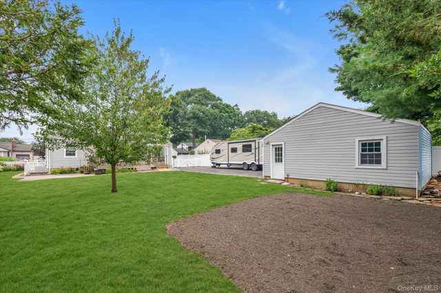 16 Verleye Avenue, East Northport, NY 11731