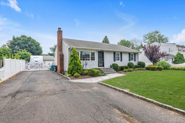 16 Verleye Avenue, East Northport, NY 11731