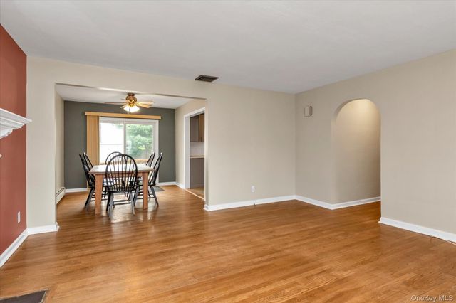 16 Verleye Avenue, East Northport, NY 11731