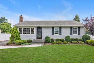 16 Verleye Avenue, East Northport, NY 11731