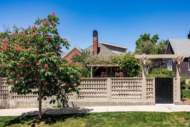 1085 MILITARY DR, Salt Lake City, UT 84105