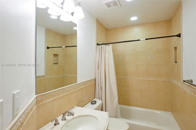 20030 NW 83rd Ct, Hialeah, FL 33015