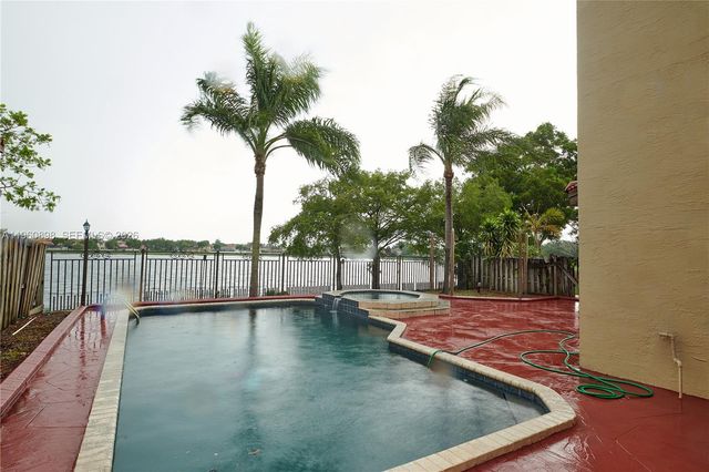 20030 NW 83rd Ct, Hialeah, FL 33015