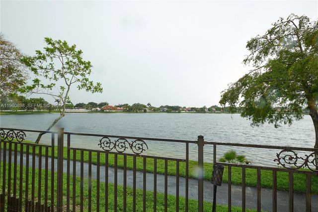 20030 NW 83rd Ct, Hialeah, FL 33015