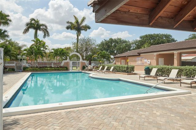 20030 NW 83rd Ct, Hialeah, FL 33015