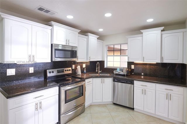 20030 NW 83rd Ct, Hialeah, FL 33015