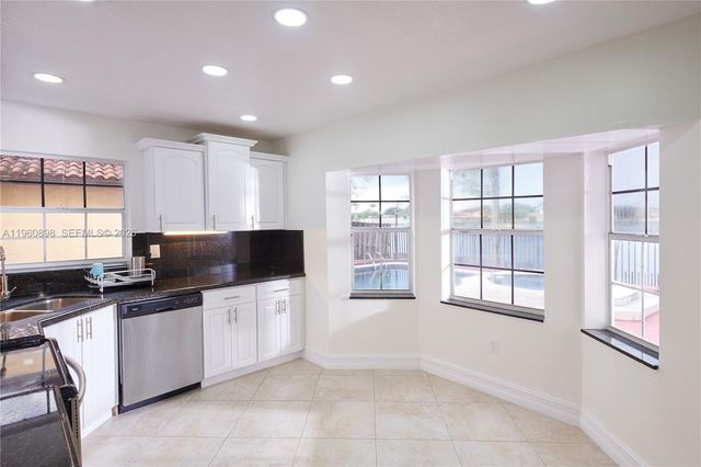 20030 NW 83rd Ct, Hialeah, FL 33015