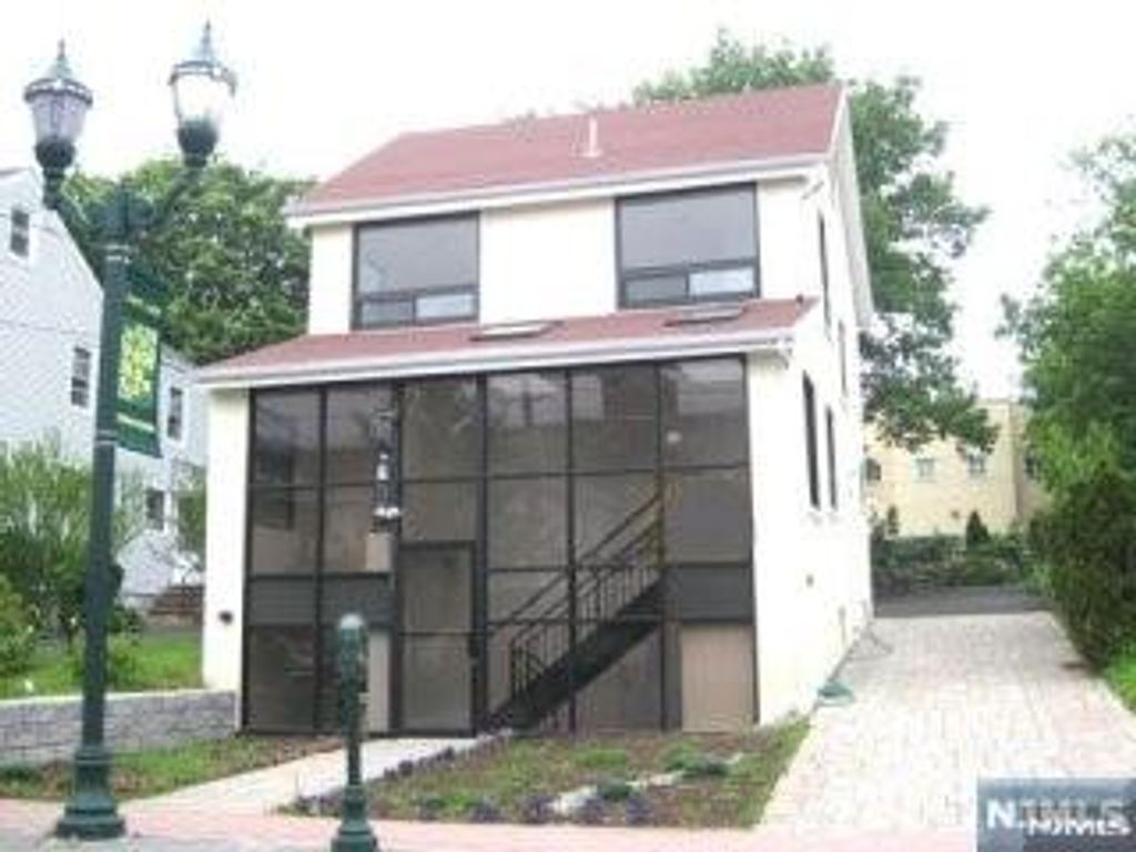 1633 CENTER Avenue, Fort Lee, NJ 07024