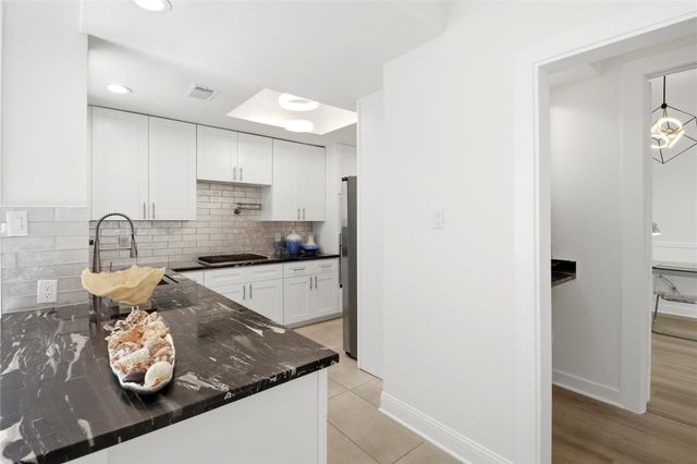 9407 Denbury Way, Houston, TX 77025