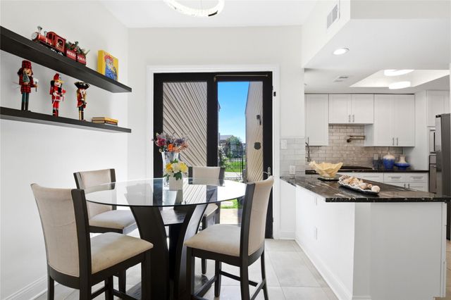 9407 Denbury Way, Houston, TX 77025