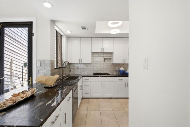 9407 Denbury Way, Houston, TX 77025