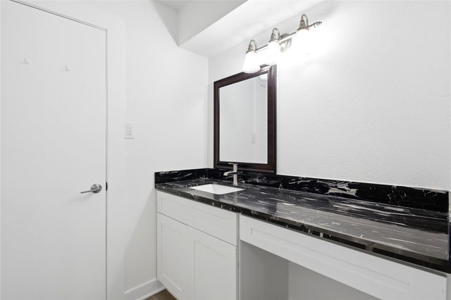 9407 Denbury Way, Houston, TX 77025