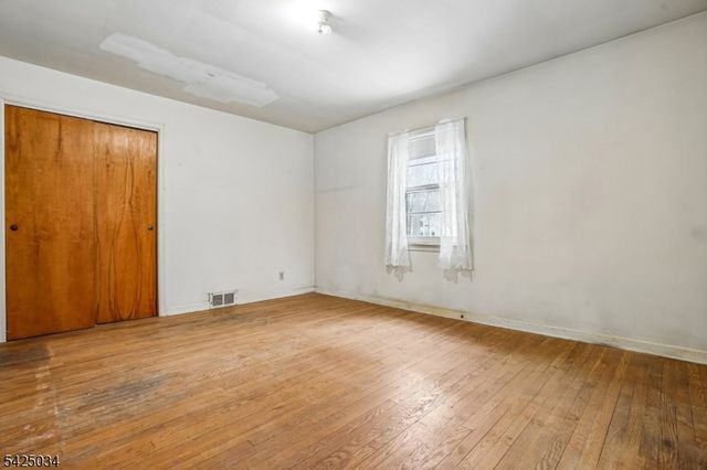22 Springbrook Rd, Livingston Twp., NJ 07039