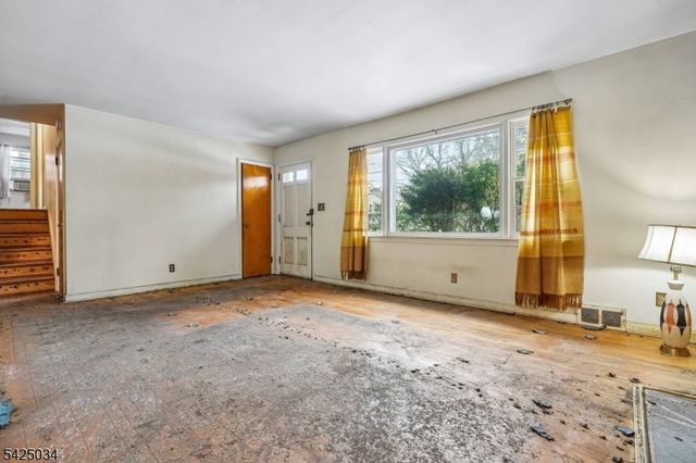 22 Springbrook Rd, Livingston Twp., NJ 07039