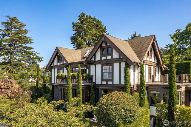 1215 E Lynn Street, Seattle, WA 98012
