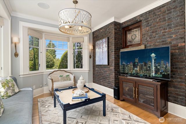 1215 E Lynn Street, Seattle, WA 98012