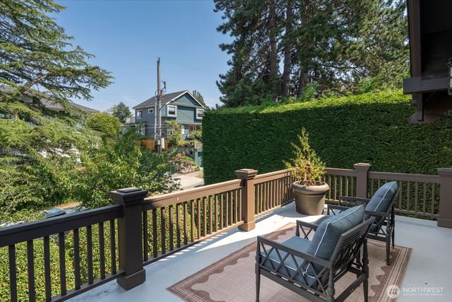 1215 E Lynn Street, Seattle, WA 98012