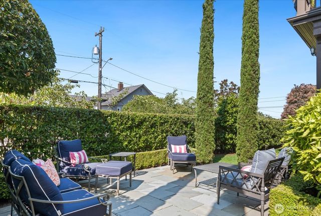 1215 E Lynn Street, Seattle, WA 98012