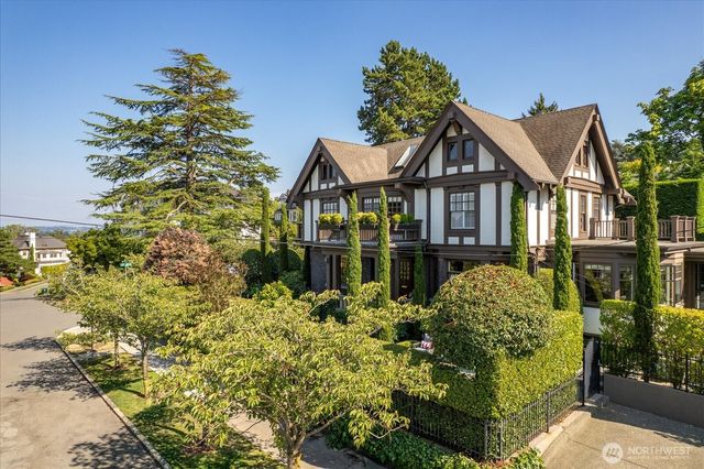 1215 E Lynn Street, Seattle, WA 98012
