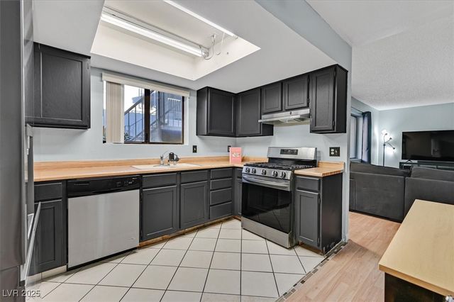 6737 West Charleston Boulevard 2, Las Vegas, NV 89146