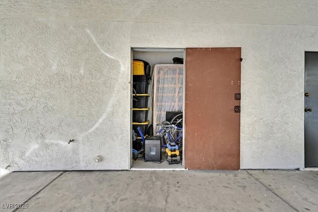 6737 West Charleston Boulevard 2, Las Vegas, NV 89146