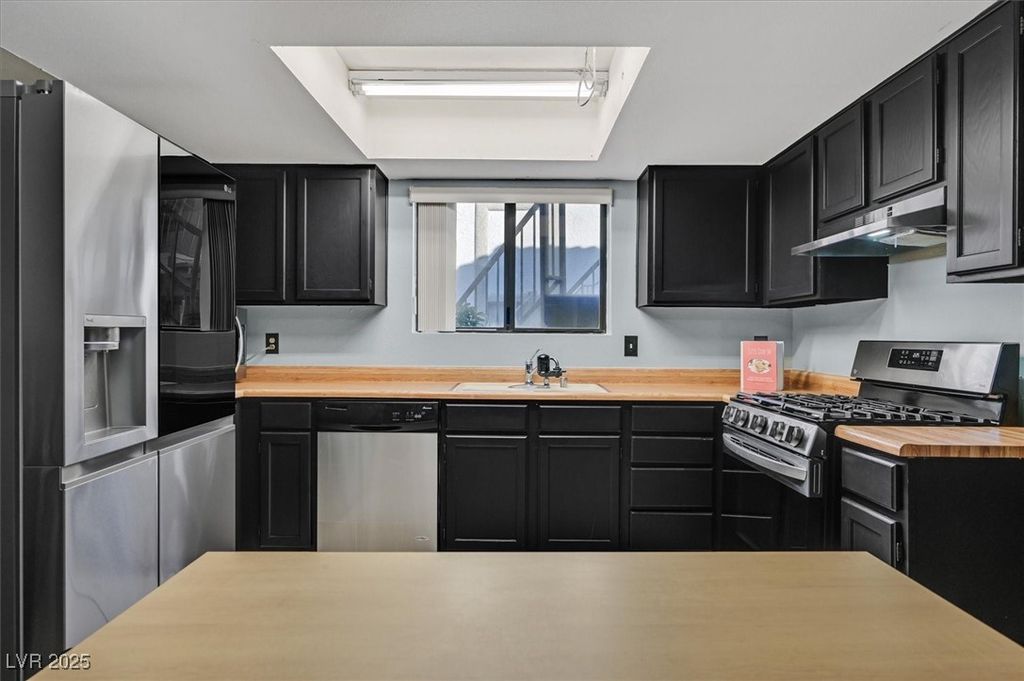 Image 11 of property listing at 6737 West Charleston Boulevard 2, Las Vegas, NV 89146