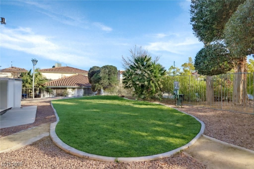 Image 21 of property listing at 6737 West Charleston Boulevard 2, Las Vegas, NV 89146