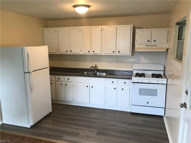 30 Sharon CT, Hampton, VA 23665