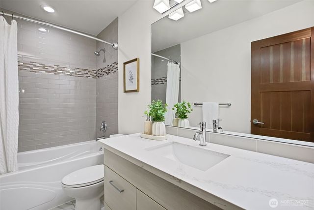 4812 S Frontenac Street, Seattle, WA 98118