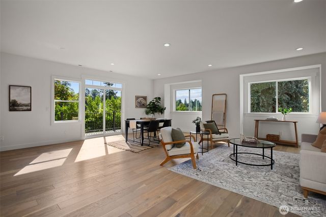 4812 S Frontenac Street, Seattle, WA 98118