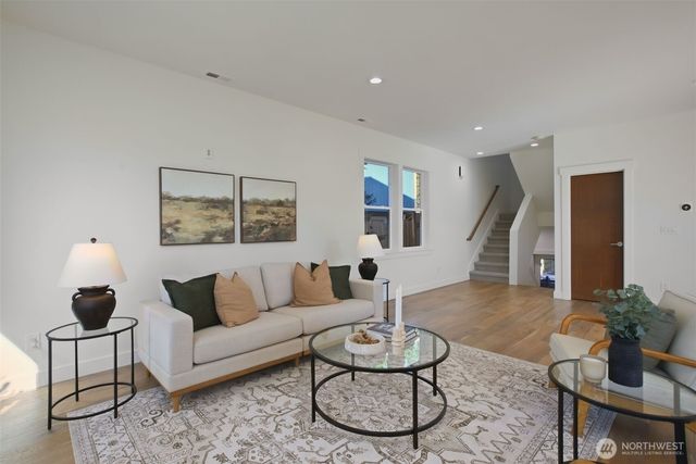 4812 S Frontenac Street, Seattle, WA 98118