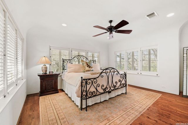 227 Devine Rd, Olmos Park, TX 78212