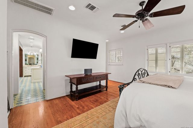 227 Devine Rd, Olmos Park, TX 78212
