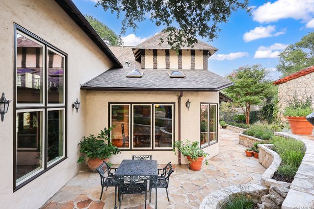 227 Devine Rd, Olmos Park, TX 78212